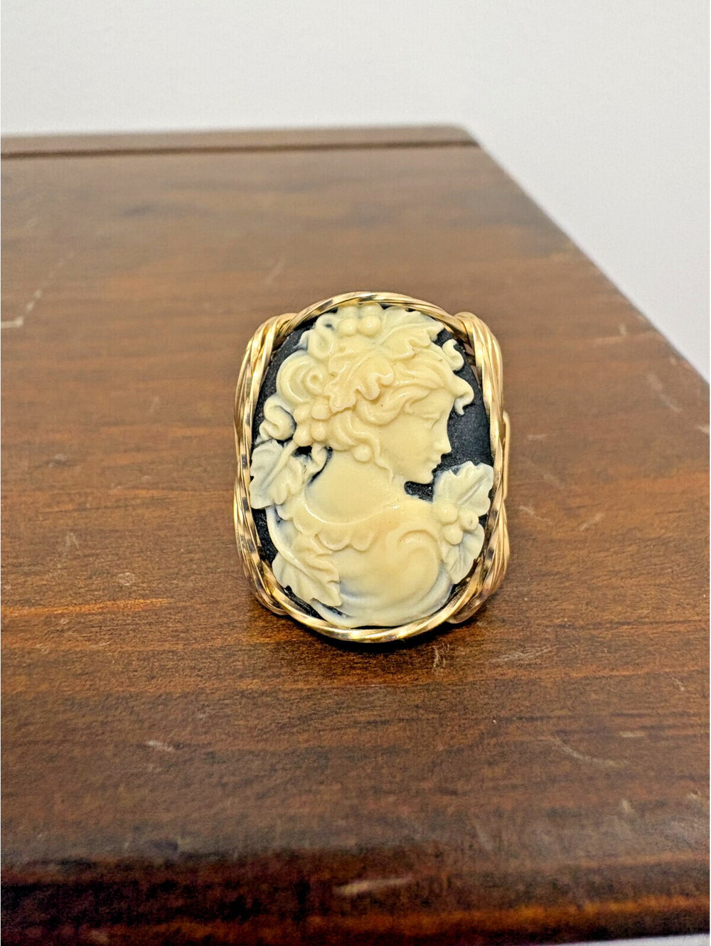 Modern 14K Gold Filled Wire Wrapped Resin Cameo Ring Edwardian